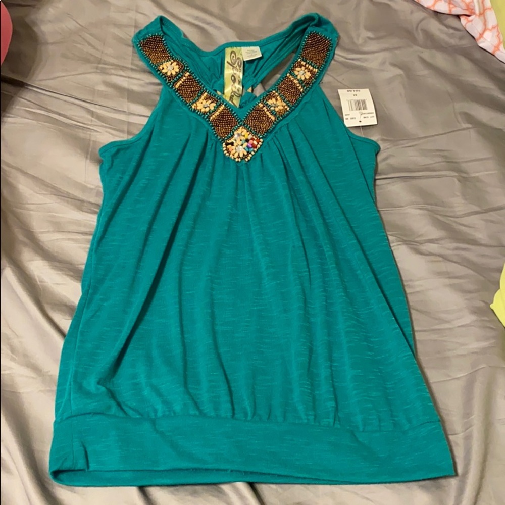 🏡NWT tank top beaded neck